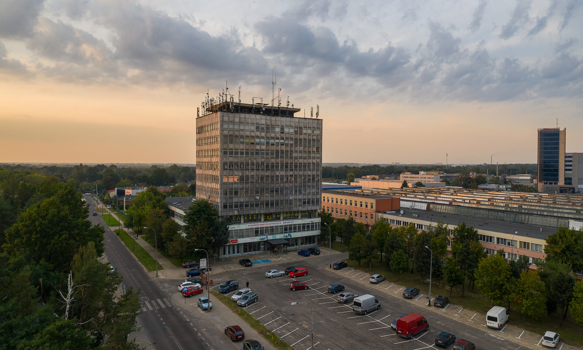 Zakup biurowca na Wersalskiej 47/75 - Teo Park