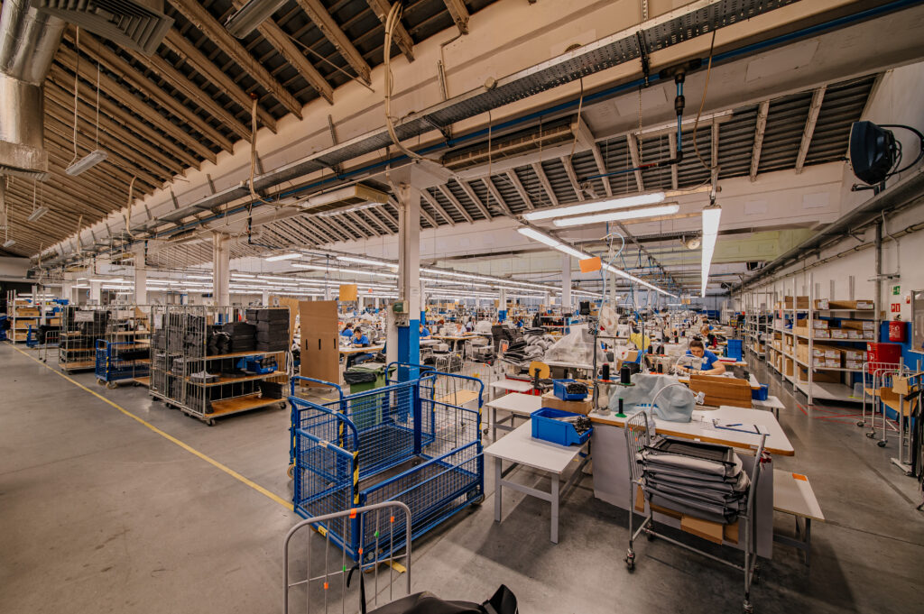 Hala magazynowa z biurem do wynajęcia – łącznie 4621 m²