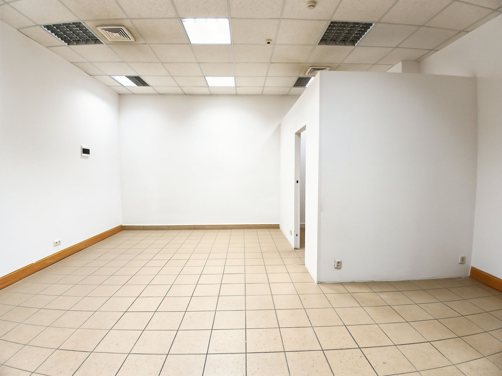 Lokal 33 m² pod handel, usługi lub warsztat